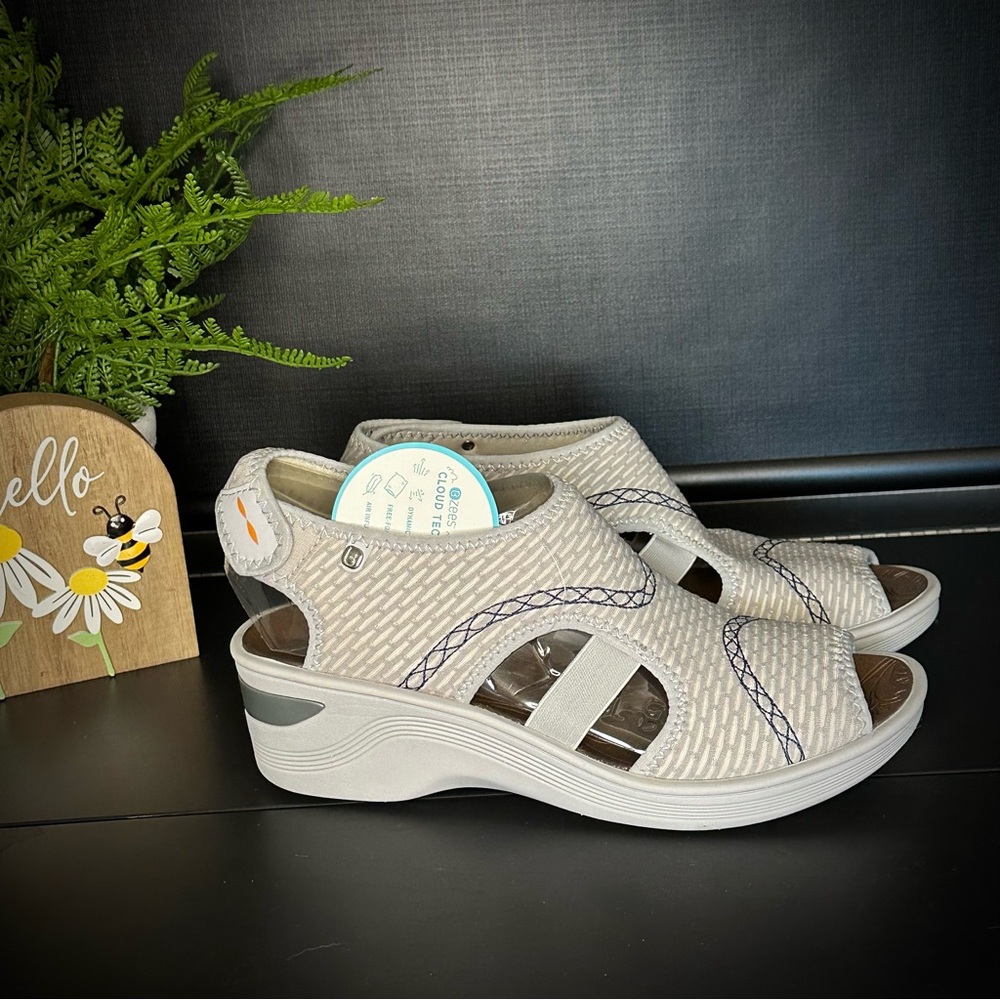NWT Bzees Gray with navy stitching Dream Wedge Sandal Size 9M
